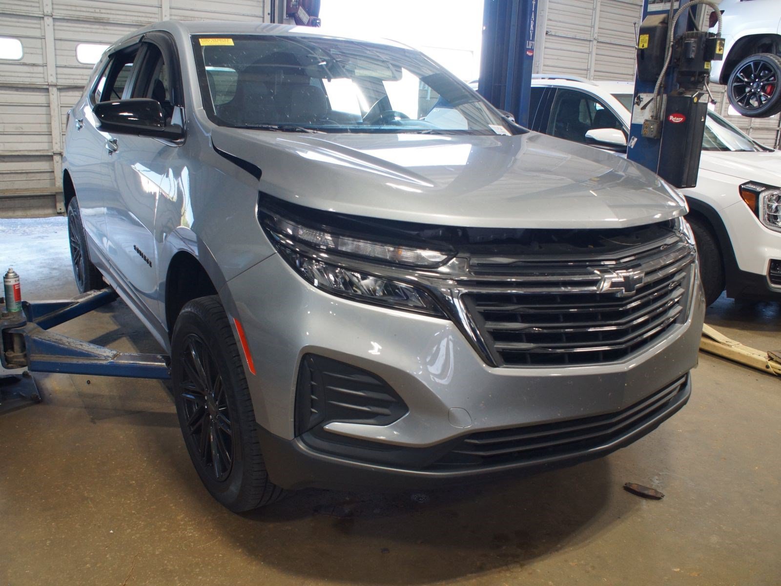 Used 2024 Chevrolet Equinox LS w/ LS Convenience Package FWD image 2