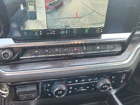 Used 2022 Chevrolet Silverado 1500 LTZ w/ LTZ Premium Package AWD/4WD image 38