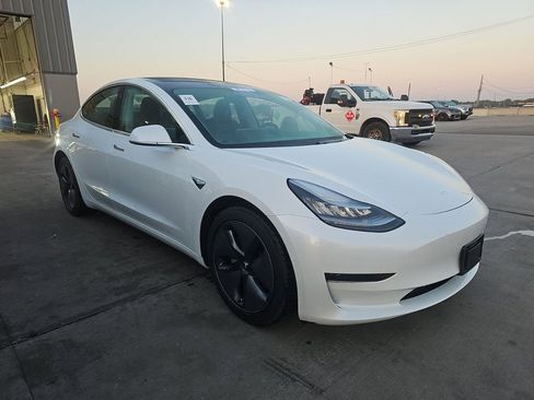 Used 2020 Tesla Model 3 Standard Range RWD image 3