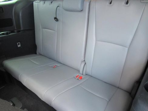 Used 2022 Toyota Highlander XLE FWD image 37