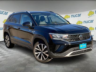 Used 2022 Volkswagen Taos SE w/ Panoramic Sunroof Package