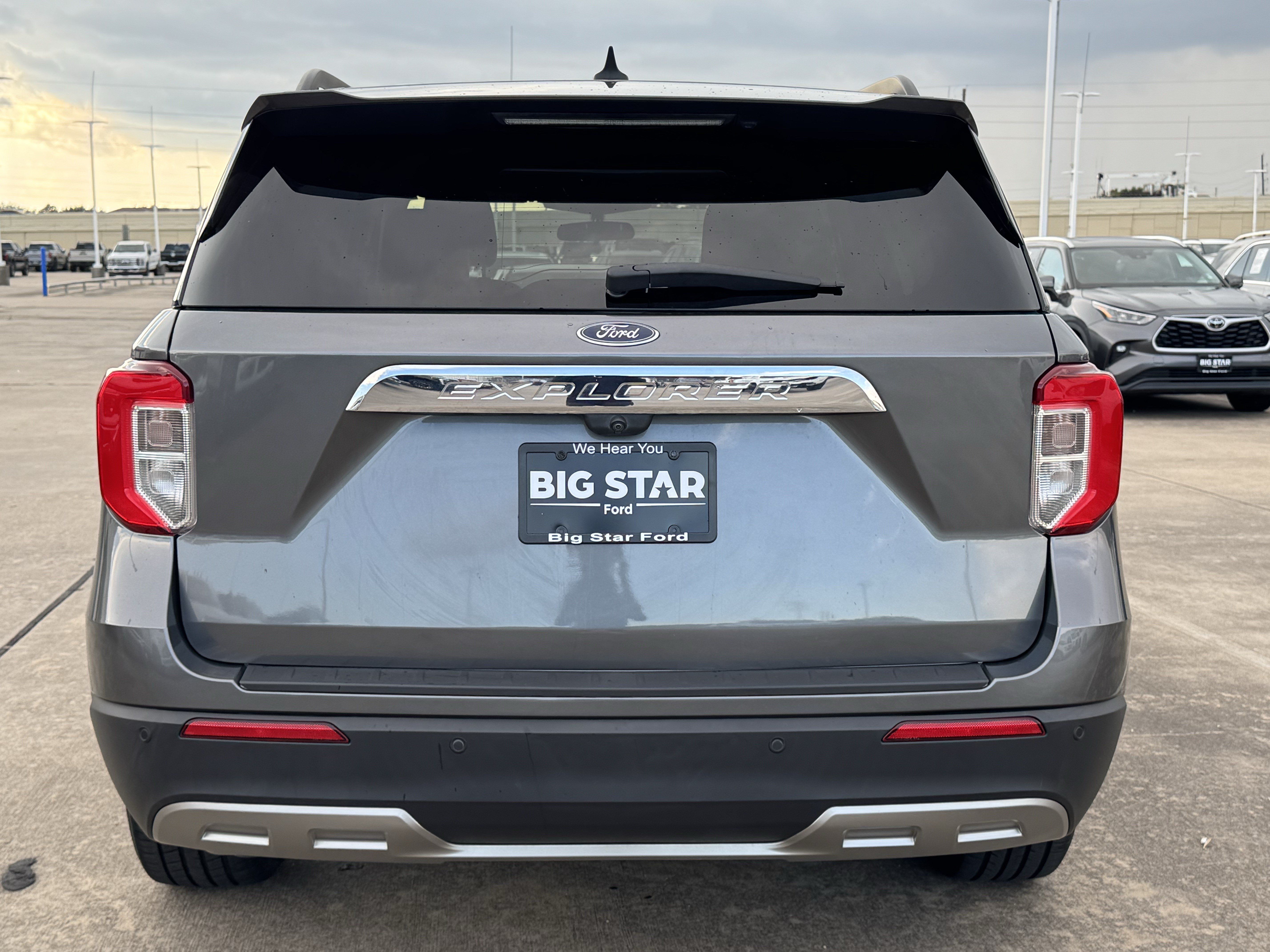 Used 2023 Ford Explorer XLT w/ Equipment Group 202A RWD image 9