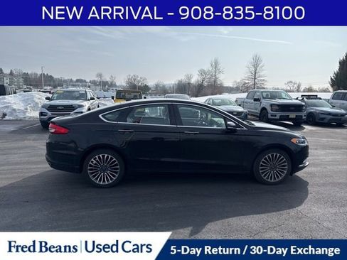 Used 2017 Ford Fusion SE w/ Fusion SE Technology Package image 9