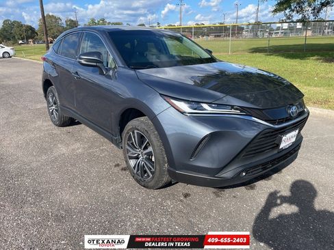 Used 2024 Toyota Venza LE image 1