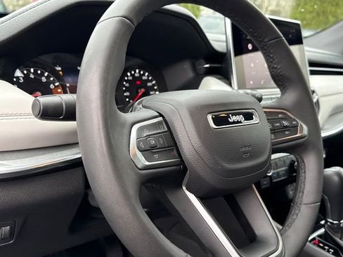 Used 2024 Jeep Compass Limited image 17