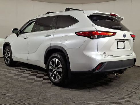 Used 2022 Toyota Highlander XLE AWD/4WD image 7