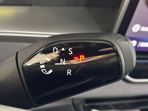 New 2026 Volkswagen Tiguan SE R-Line AWD/4WD image 17