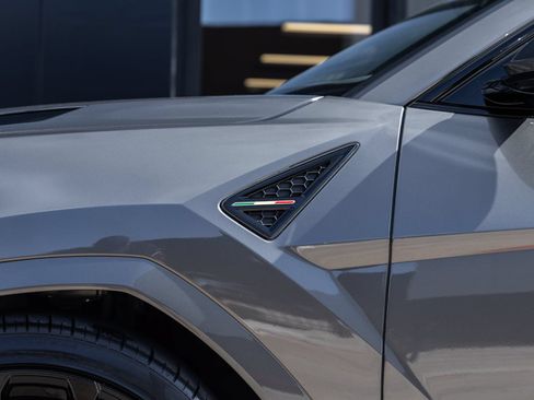 Used 2024 Lamborghini Urus S AWD/4WD image 15