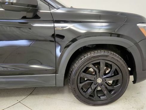Used 2022 Volkswagen Taos SE FWD image 21