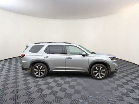Used 2025 Honda Pilot Touring image 5