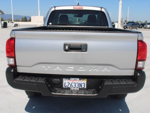 Used 2022 Toyota Tacoma SR RWD image 4