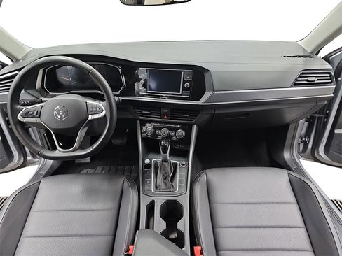 Used 2024 Volkswagen Jetta SE image 9