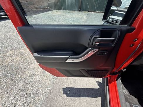 Used 2016 Jeep Wrangler Unlimited Rubicon AWD/4WD image 13