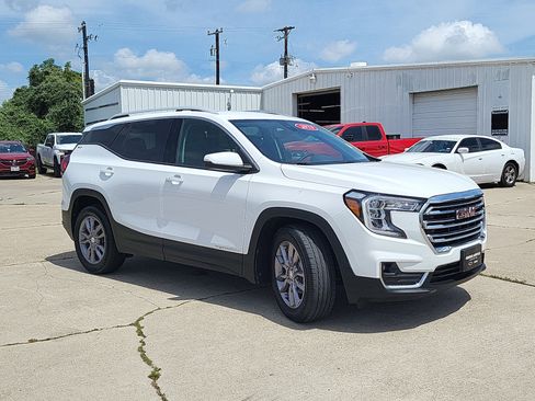 Used 2023 GMC Terrain SLT FWD image 3