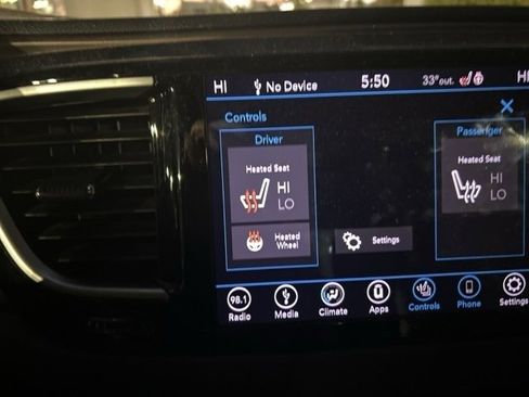 Used 2018 Chrysler Pacifica Touring-L Plus image 18