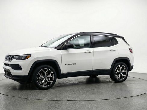 Used 2025 Jeep Compass Limited image 3