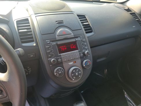 Used 2010 Kia Soul + w/ Audio Pkg FWD image 26