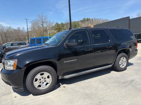 Used 2014 Chevrolet Suburban LS image 12