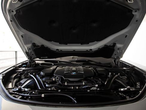 Certified 2025 BMW 760i xDrive w/ Executive Package image 37