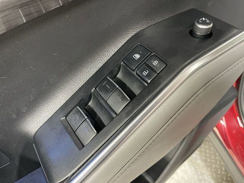 Used 2021 Toyota Highlander Limited image 13