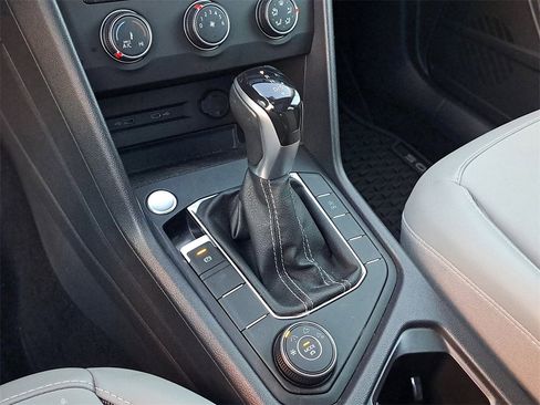 Certified 2022 Volkswagen Taos SE image 22