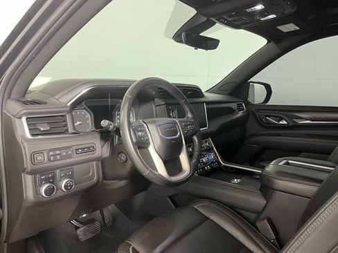 Used 2021 GMC Yukon Denali w/ Denali Premium Package image 8