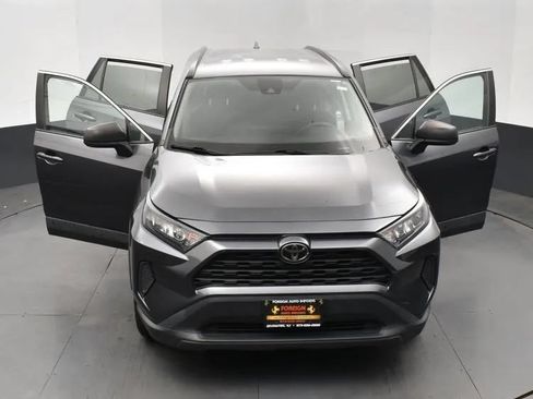 Used 2020 Toyota RAV4 LE FWD image 10