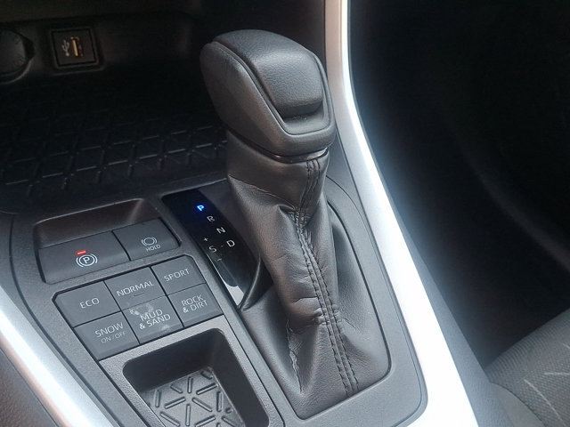 Used 2025 Toyota RAV4 XLE AWD/4WD image 15