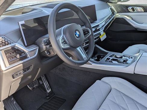 Used 2026 BMW X7 xDrive40i w/ M Sport Package AWD/4WD image 3