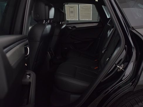 Used 2022 Porsche Macan AWD/4WD image 11