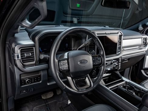 Used 2025 Ford F450 Platinum w/ FX4 Off-Road Package image 17