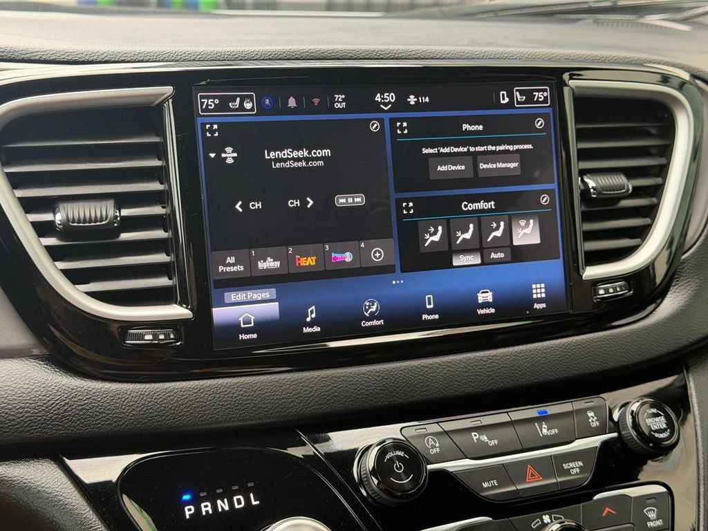 Used 2025 Chrysler Pacifica Select FWD image 13