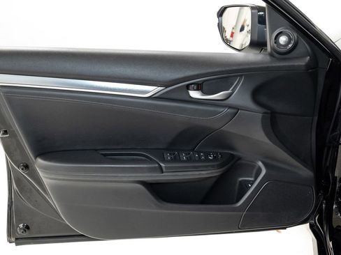 Used 2016 Honda Civic Touring image 9