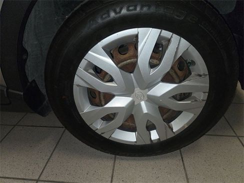 Used 2020 Toyota C-HR LE image 10