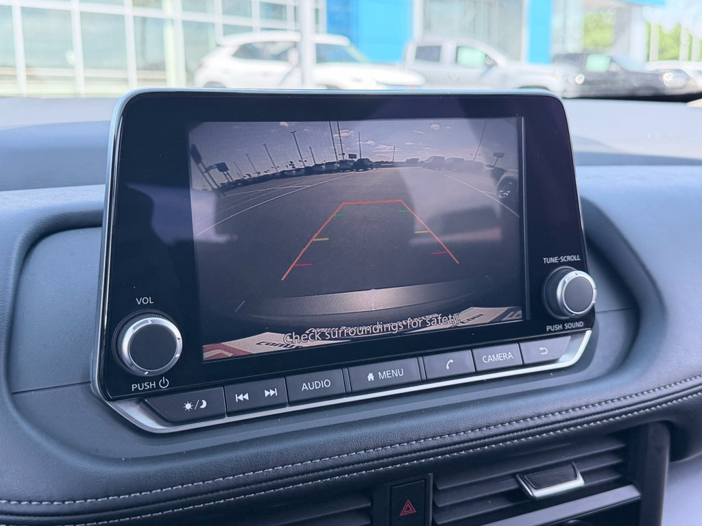 Used 2025 Nissan Rogue SV FWD image 17