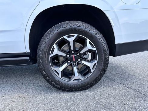Certified 2025 GMC Yukon AT4 w/ AT4 Premium Package AWD/4WD image 47