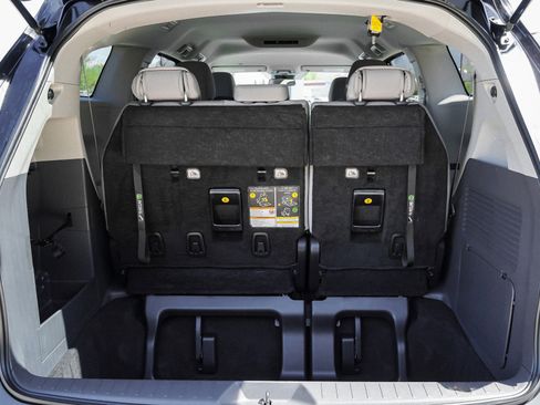 Used 2023 Toyota Sienna LE AWD/4WD image 14