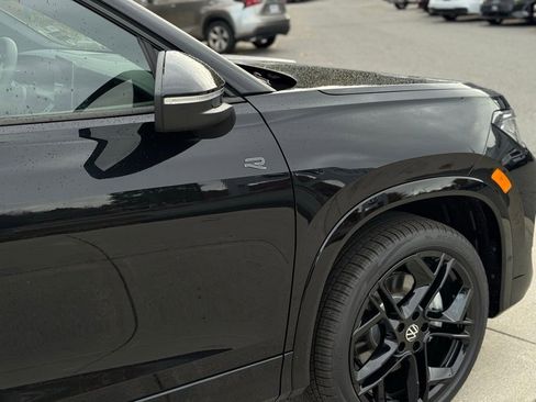 New 2026 Volkswagen Tiguan SE R-Line image 10