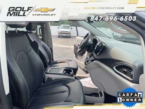 Used 2023 Chrysler Pacifica Touring-L FWD image 33