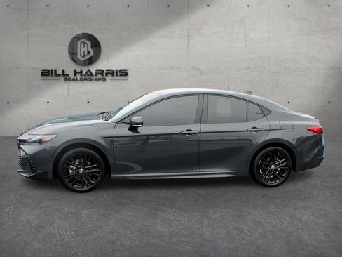 Used 2025 Toyota Camry SE image 4