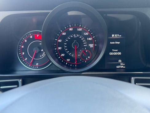 Used 2021 Hyundai Elantra SE FWD image 14