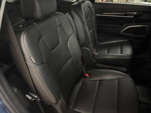 Used 2025 Kia Telluride S AWD/4WD image 38