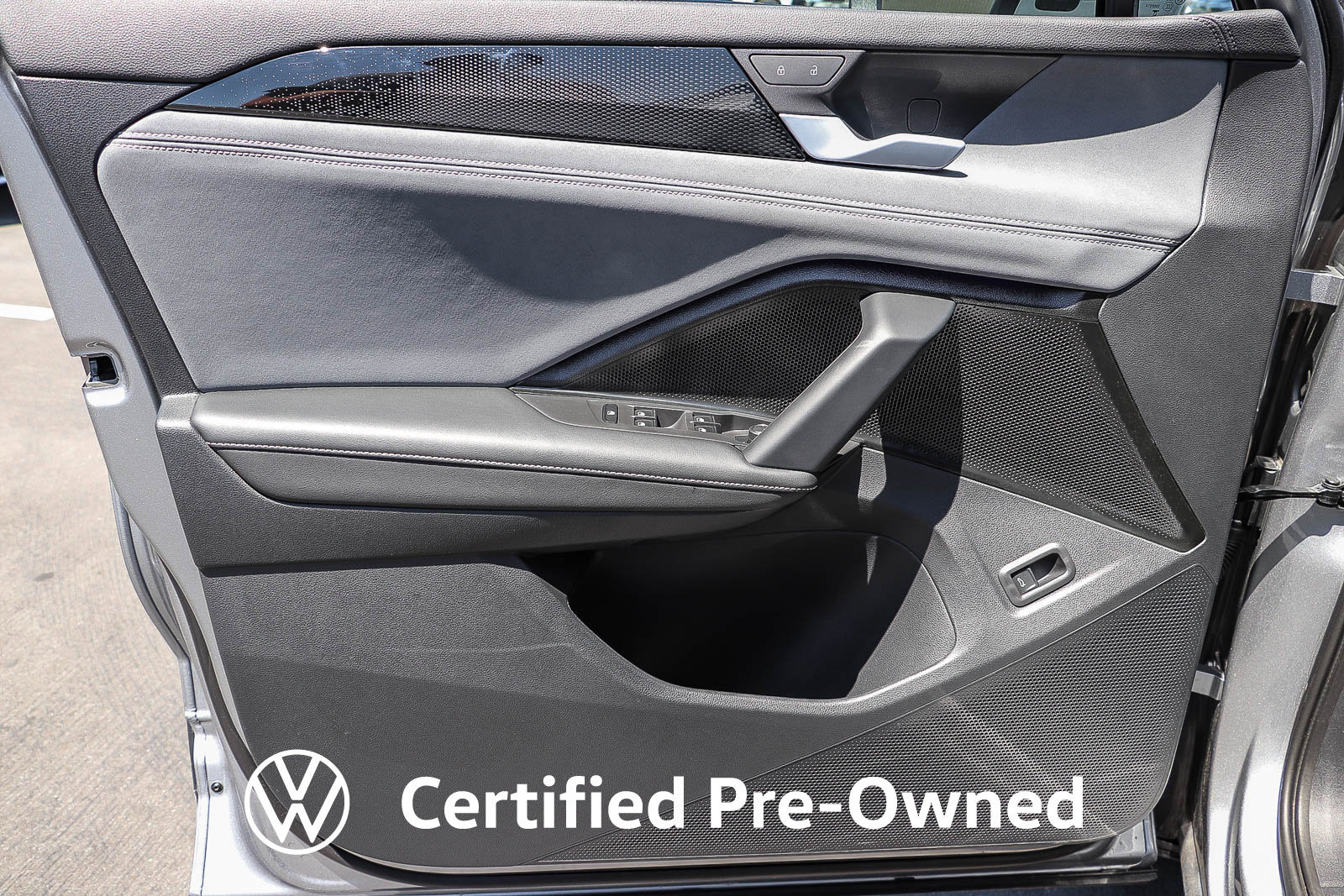 Used 2026 Volkswagen Tiguan SE FWD image 23