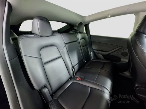 Used 2023 Tesla Model Y Long Range image 32