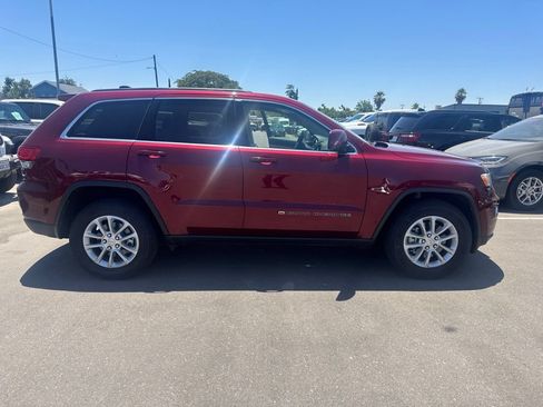 Used 2022 Jeep Grand Cherokee Laredo E RWD image 2