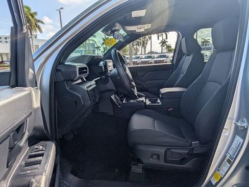 Used 2025 Toyota Tacoma SR AWD/4WD image 9