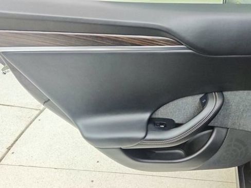 Used 2021 Tesla Model S Plaid image 32