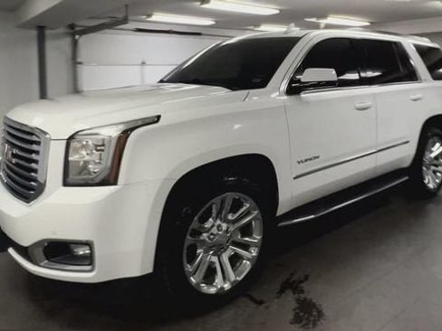 Certified 2017 GMC Yukon SLT w/ Premium Edition AWD/4WD image 4