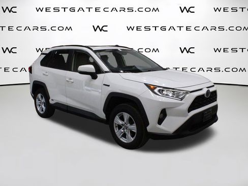 Used 2019 Toyota RAV4 XLE image 2