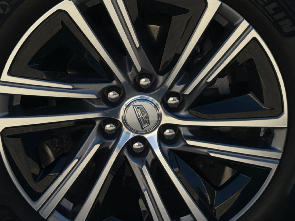 Used 2024 Cadillac Lyriq Luxury AWD/4WD image 4